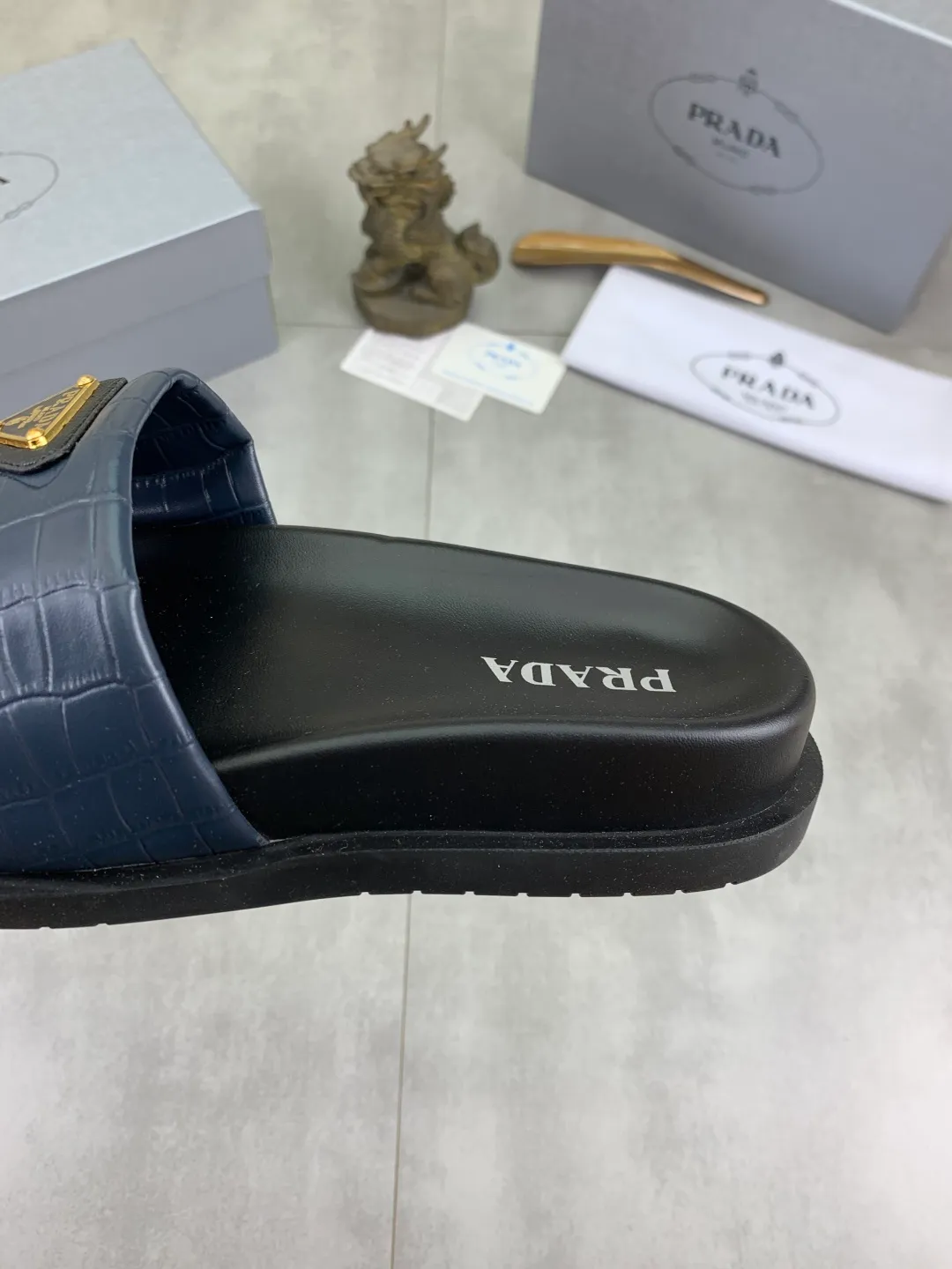Men's shoes 💰P320💰【New style】🎁🎁🎁 PRADA Prada's new casual slippers, original official website, perfect workmanship, conveying a kind of noble luxury, sublimating its definition of luxury in Prada's high-end extraordinary craftsmanship. Original combination outsole, code number: 38-44 (45 customized) Multiple colors 🉑️ to choose from